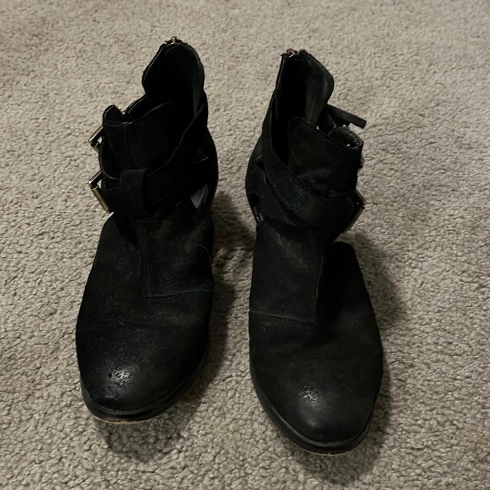 Steve Madden Black booties size 6